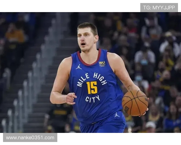 库里轰38+9记三分仍无缘今日最佳！对不起，你碰到暴走的约基奇了